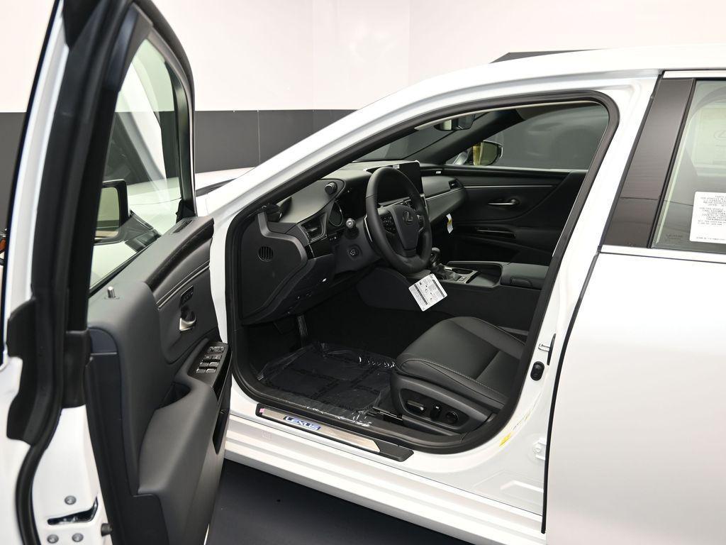 new 2025 Lexus ES 300h car, priced at $51,744