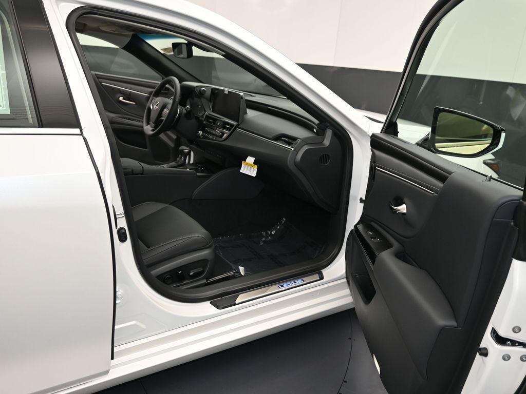 new 2025 Lexus ES 300h car, priced at $51,744