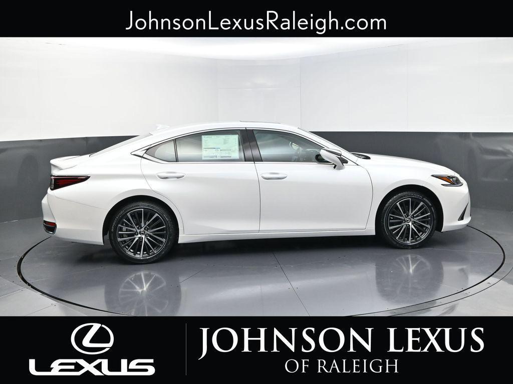 new 2025 Lexus ES 300h car, priced at $51,744