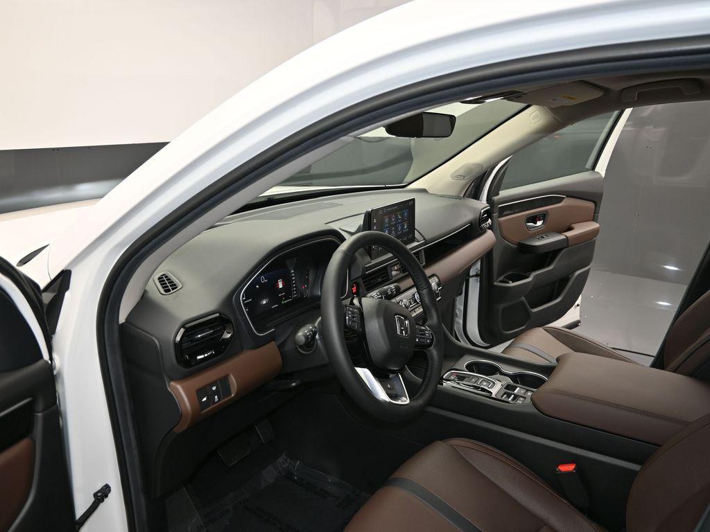 used 2025 Honda Pilot car, priced at $50,980