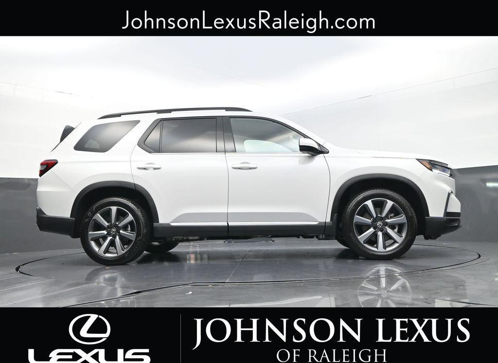used 2025 Honda Pilot car, priced at $50,980