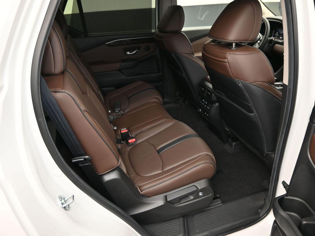 used 2025 Honda Pilot car, priced at $50,980