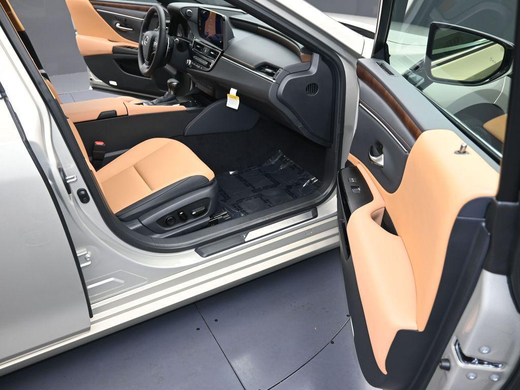 new 2025 Lexus ES 300h car, priced at $50,954