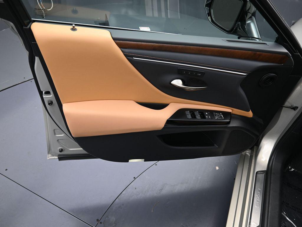 new 2025 Lexus ES 300h car, priced at $50,954