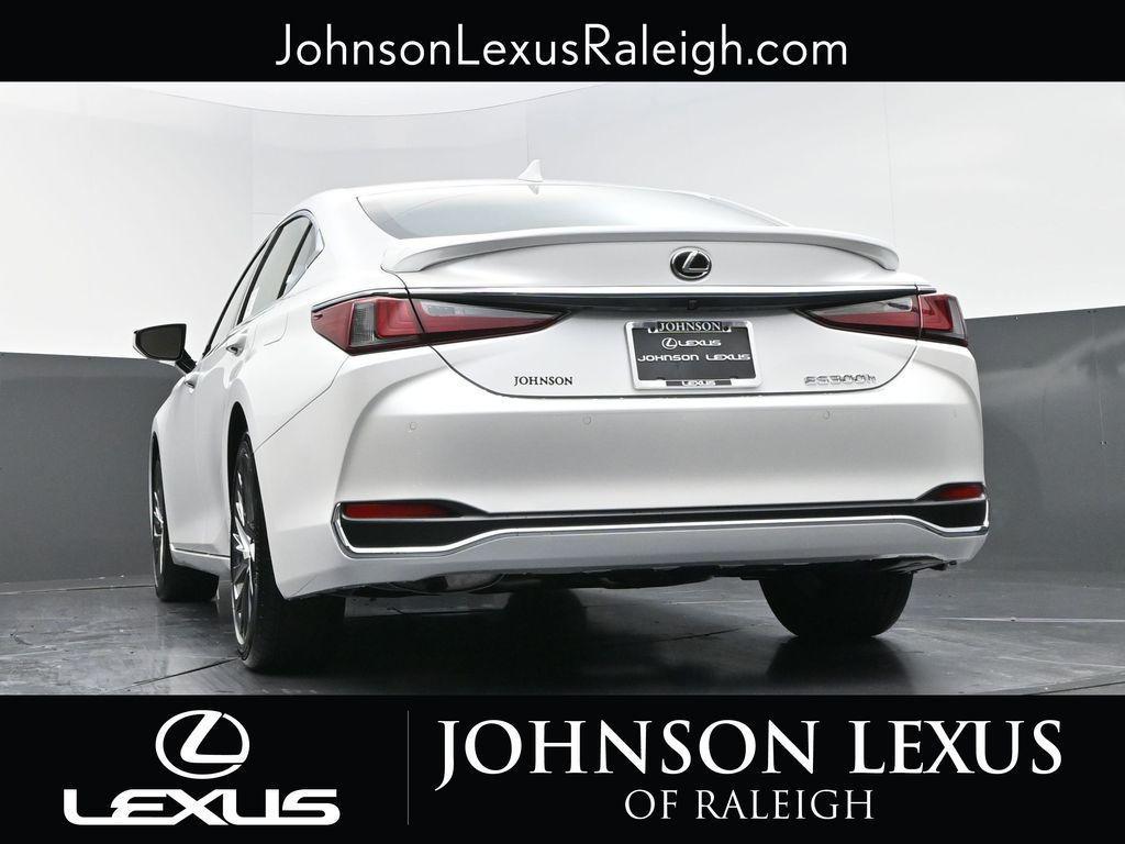 new 2025 Lexus ES 300h car, priced at $54,979