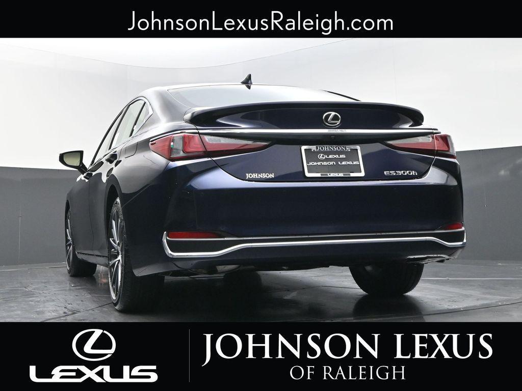 new 2025 Lexus ES 300h car, priced at $51,244