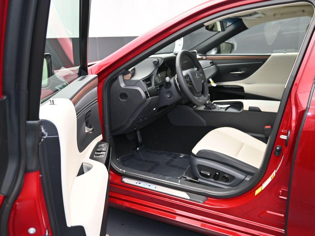 new 2025 Lexus ES 300h car, priced at $51,244