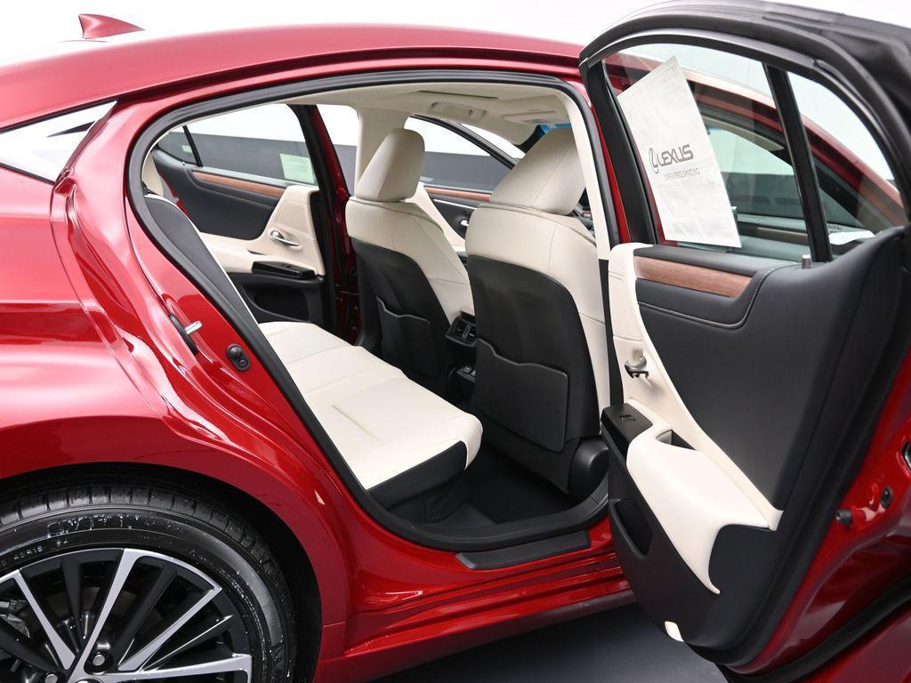 new 2025 Lexus ES 300h car, priced at $51,244