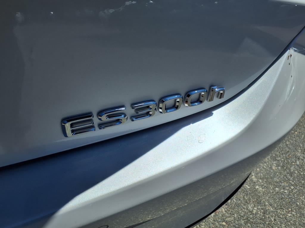 new 2025 Lexus ES 300h car, priced at $51,499