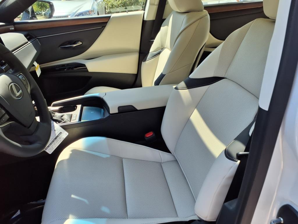 new 2025 Lexus ES 300h car, priced at $51,499