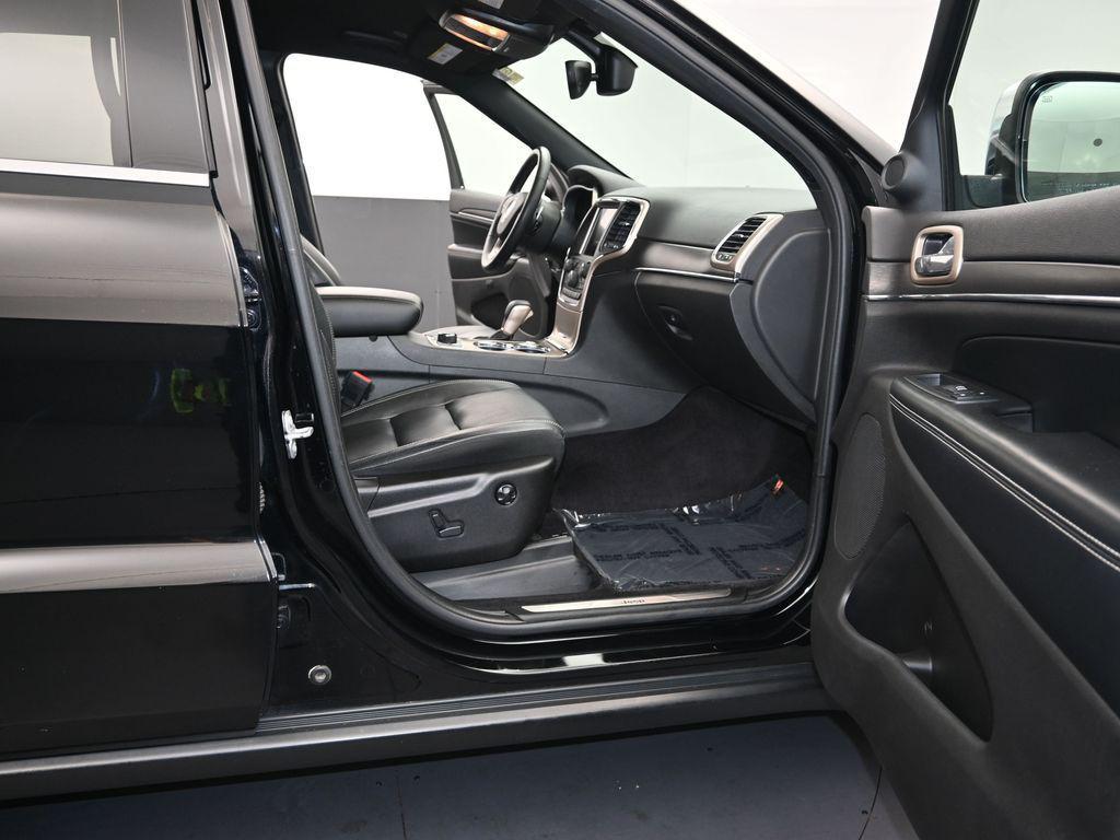 used 2017 Jeep Grand Cherokee car, priced at $18,480