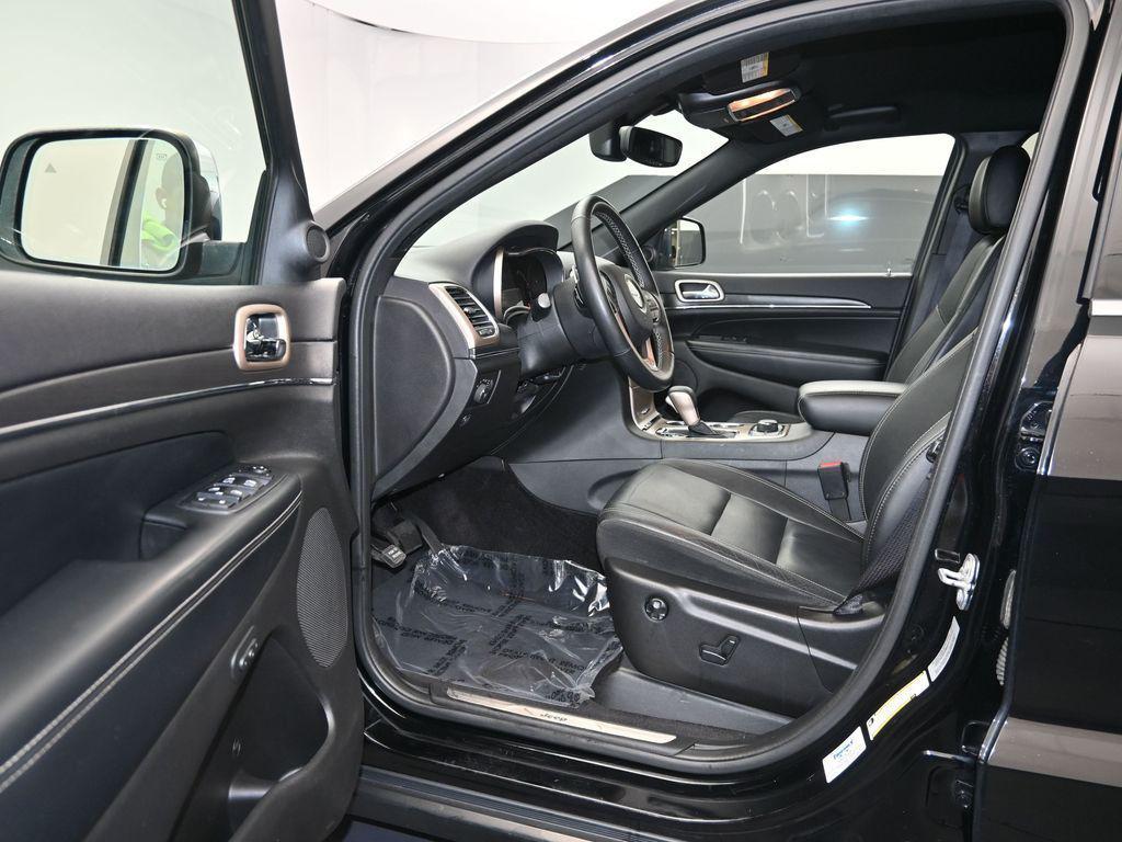 used 2017 Jeep Grand Cherokee car, priced at $17,588