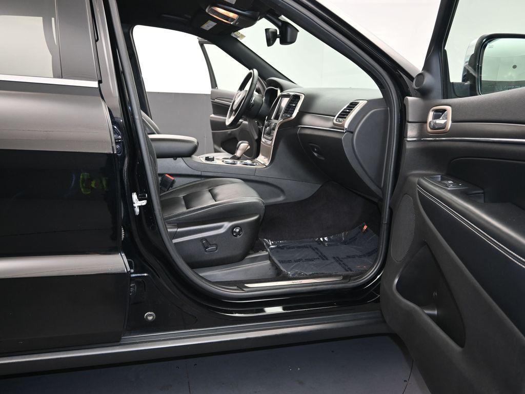 used 2017 Jeep Grand Cherokee car, priced at $17,588