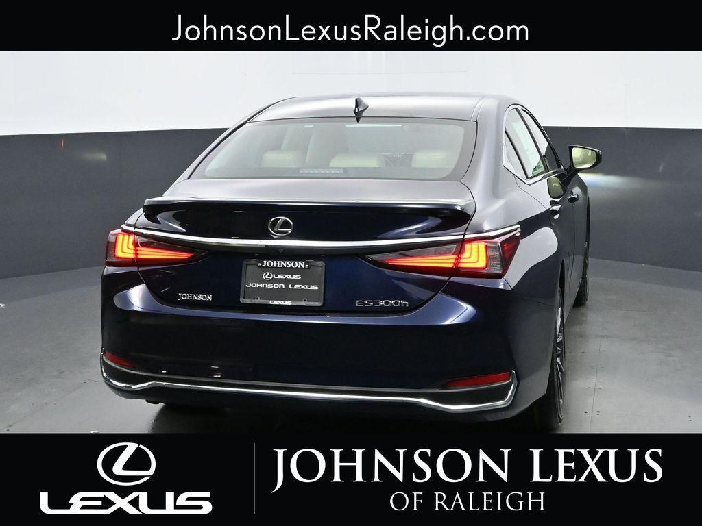 new 2025 Lexus ES 300h car, priced at $51,244
