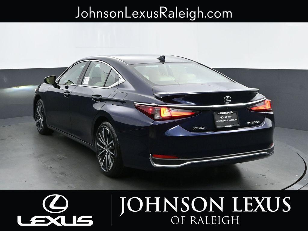 new 2025 Lexus ES 300h car, priced at $51,244