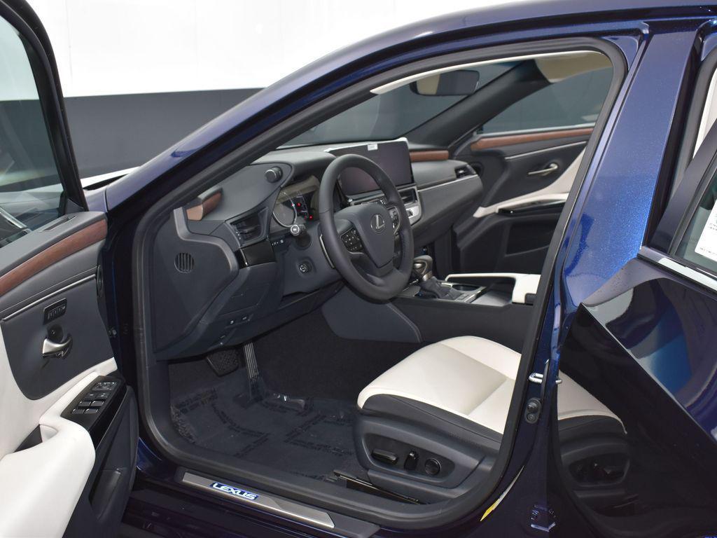 new 2025 Lexus ES 300h car, priced at $51,244
