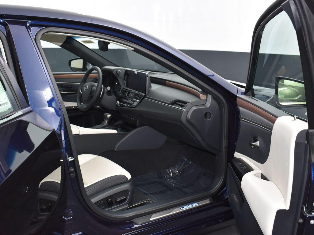 new 2025 Lexus ES 300h car, priced at $51,244
