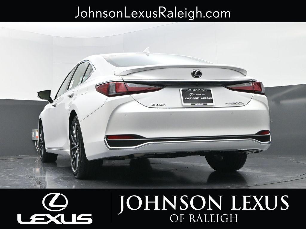 new 2025 Lexus ES 300h car, priced at $51,744