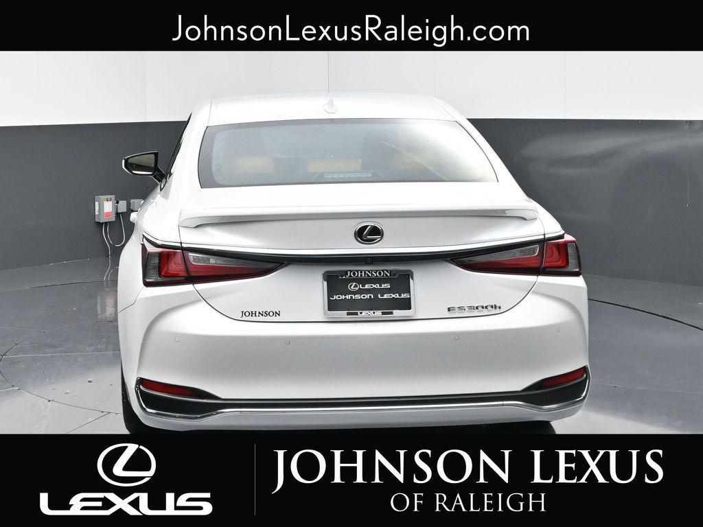 new 2025 Lexus ES 300h car, priced at $51,744
