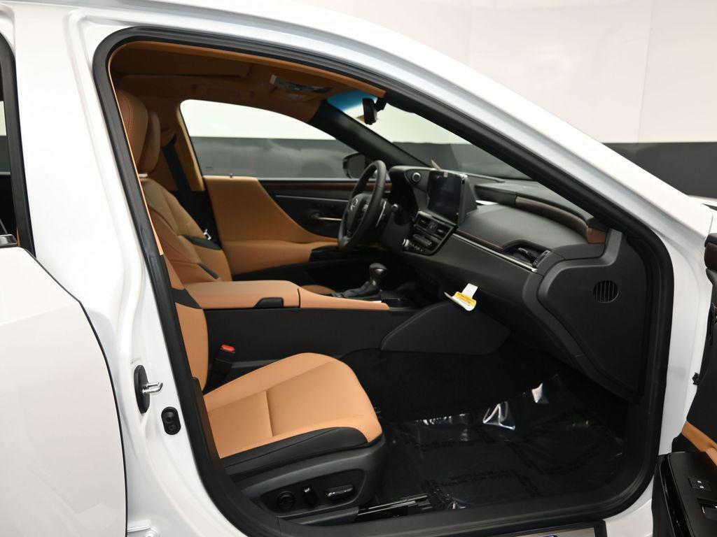 new 2025 Lexus ES 300h car, priced at $51,744