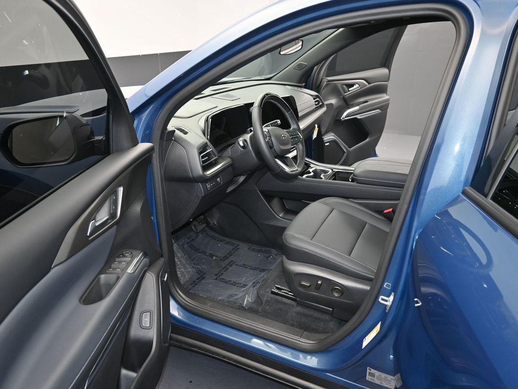 used 2024 Chevrolet Traverse car, priced at $39,598