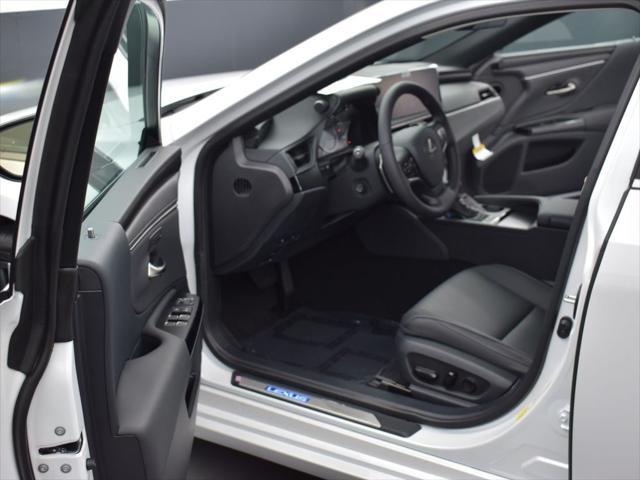 new 2025 Lexus ES 300h car, priced at $51,524