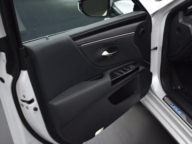 new 2025 Lexus ES 300h car, priced at $51,524