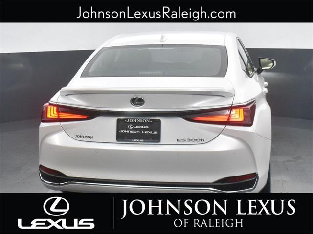 new 2025 Lexus ES 300h car, priced at $51,524