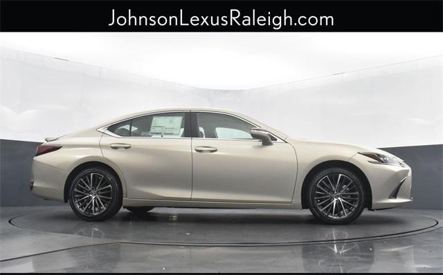 new 2025 Lexus ES 300h car, priced at $51,024