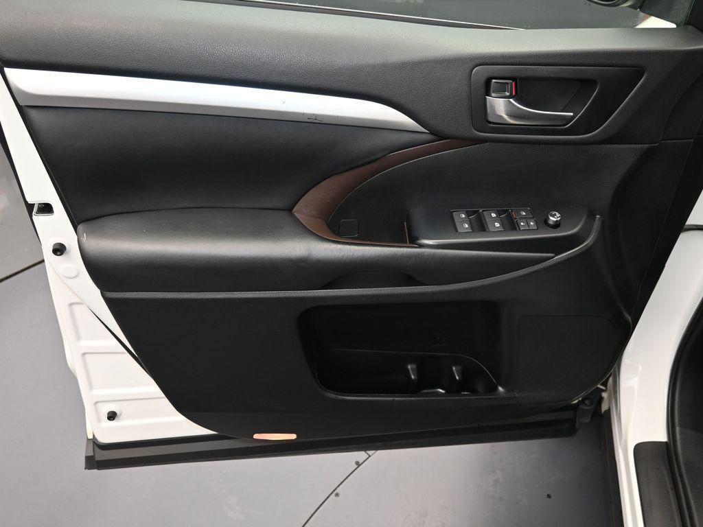 used 2019 Toyota Highlander car, priced at $20,970