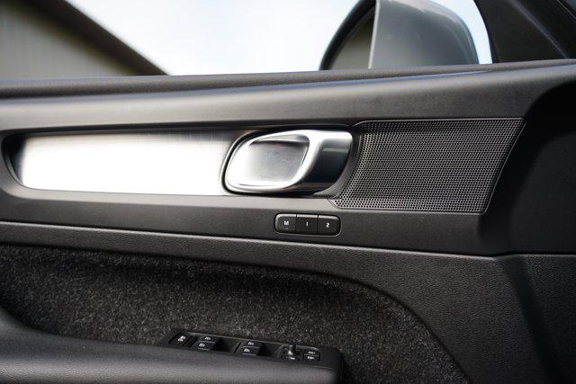 used 2020 Volvo XC40 car, priced at $17,199