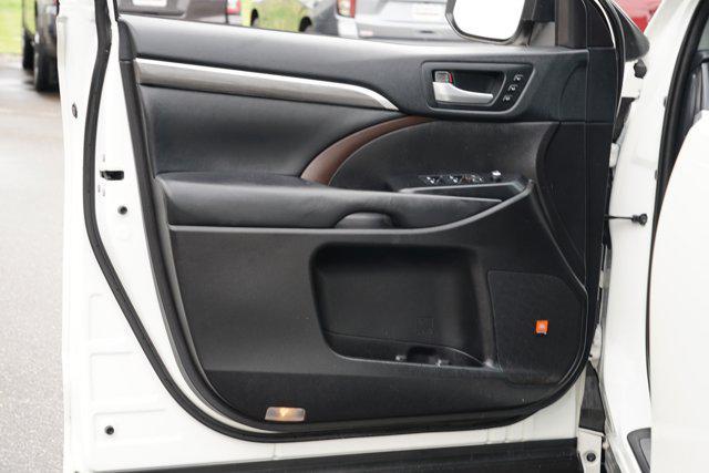 used 2019 Toyota Highlander car, priced at $27,899