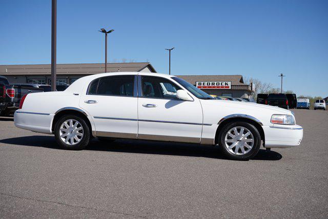 used 2009 Lincoln Town Car car, priced at $11,899