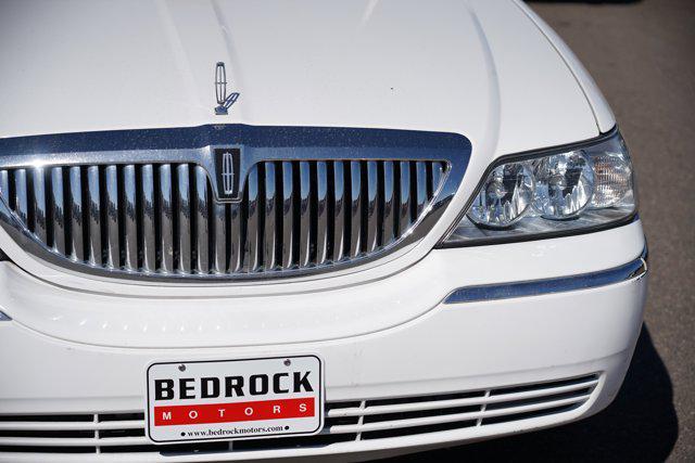 used 2009 Lincoln Town Car car, priced at $11,899