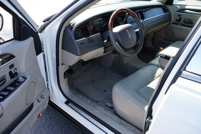 used 2009 Lincoln Town Car car, priced at $11,899