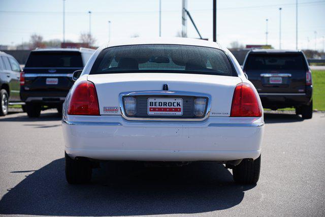 used 2009 Lincoln Town Car car, priced at $11,899