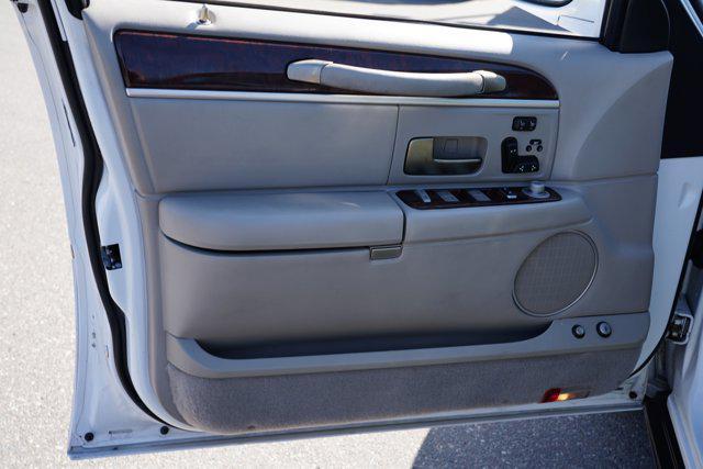 used 2009 Lincoln Town Car car, priced at $11,899