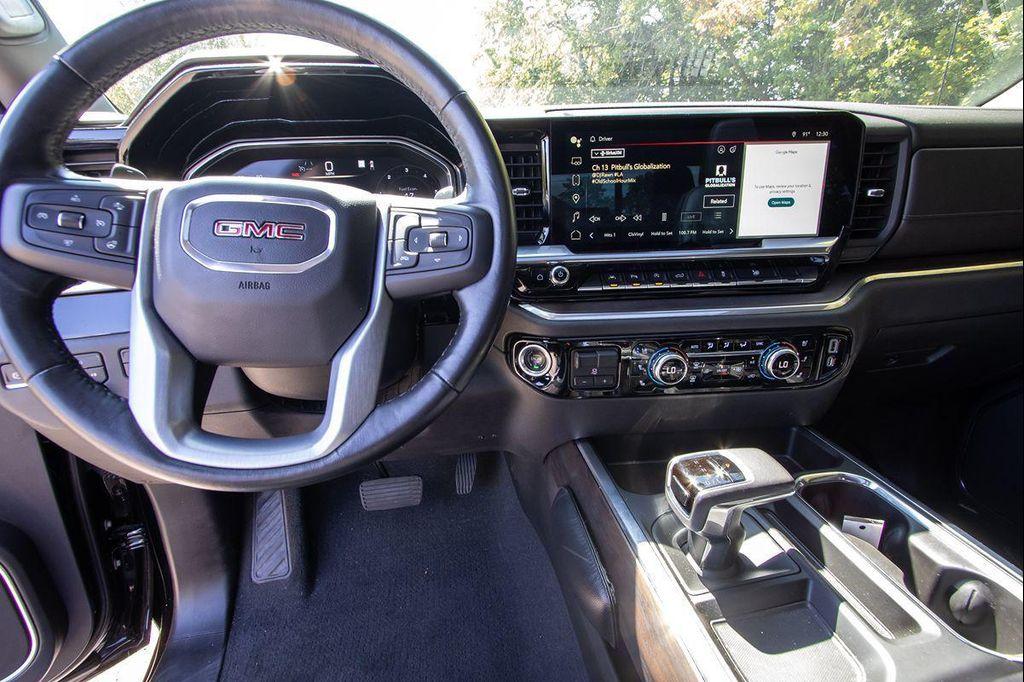 used 2022 GMC Sierra 1500 car, priced at $38,900