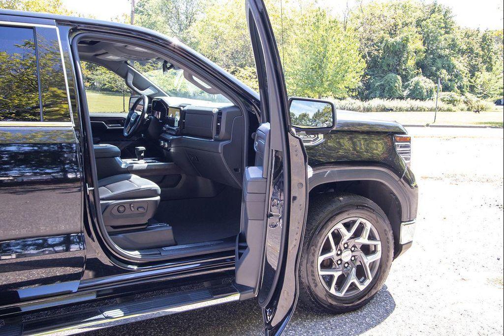 used 2022 GMC Sierra 1500 car, priced at $38,900
