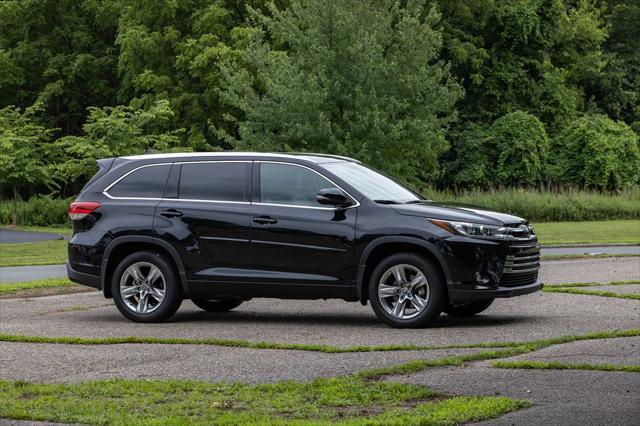 used 2018 Toyota Highlander car, priced at $25,900