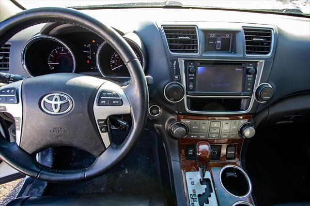 used 2013 Toyota Highlander car, priced at $13,900