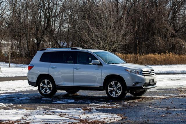 used 2013 Toyota Highlander car, priced at $13,900