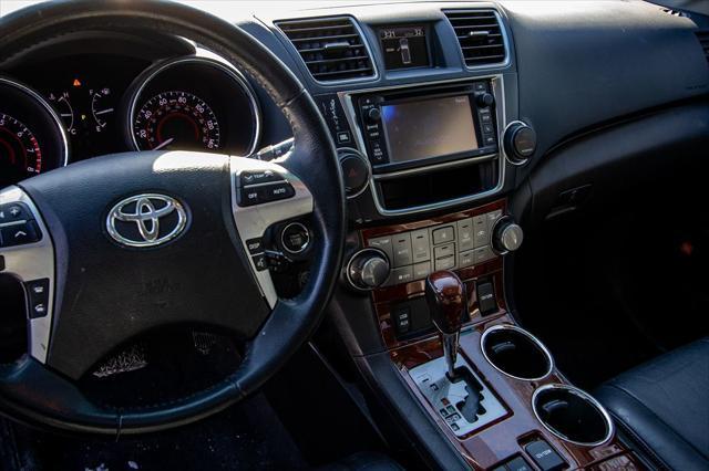 used 2013 Toyota Highlander car, priced at $13,900