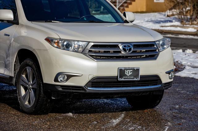 used 2013 Toyota Highlander car, priced at $13,900