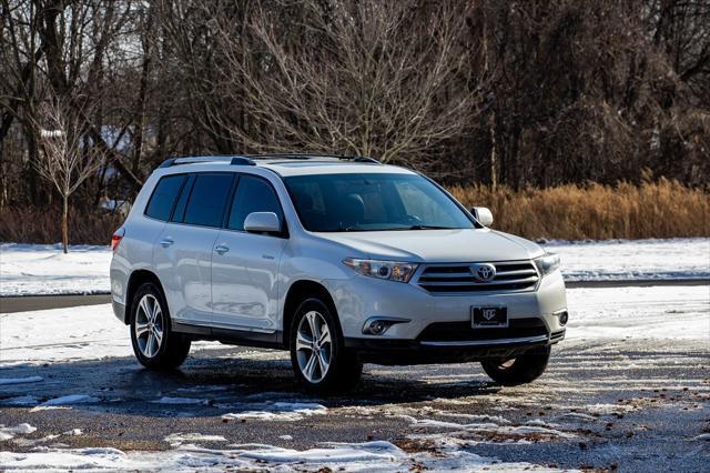 used 2013 Toyota Highlander car, priced at $13,900