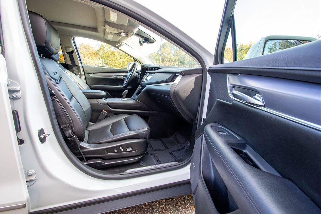 used 2017 Cadillac XT5 car, priced at $19,500