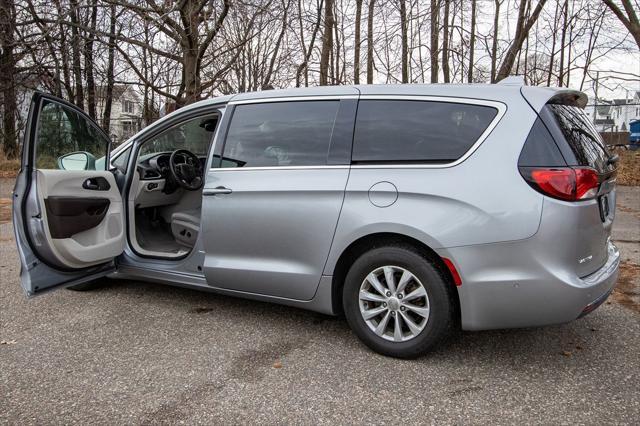 used 2019 Chrysler Pacifica car, priced at $11,500