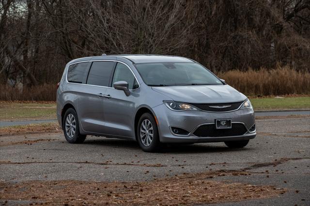 used 2019 Chrysler Pacifica car, priced at $11,500