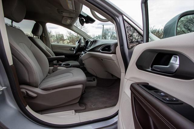 used 2019 Chrysler Pacifica car, priced at $11,500