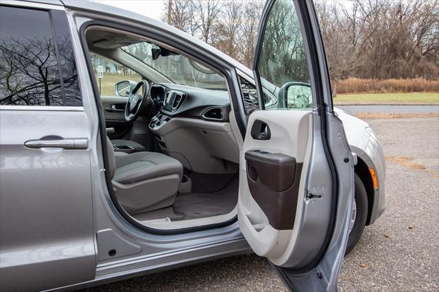 used 2019 Chrysler Pacifica car, priced at $11,500